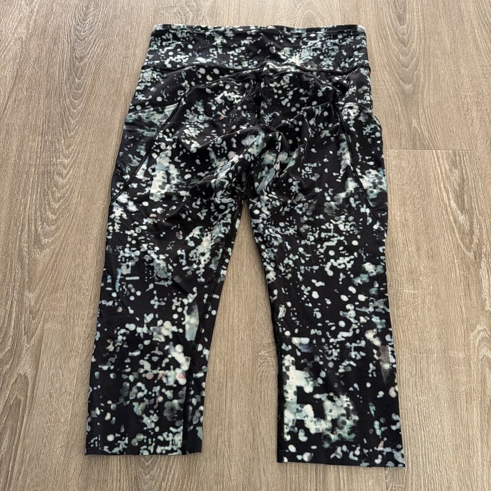 Lululemon Women's Size 10 Printed Fast Free Capri Activewear Leggings - Picture 8 of 10